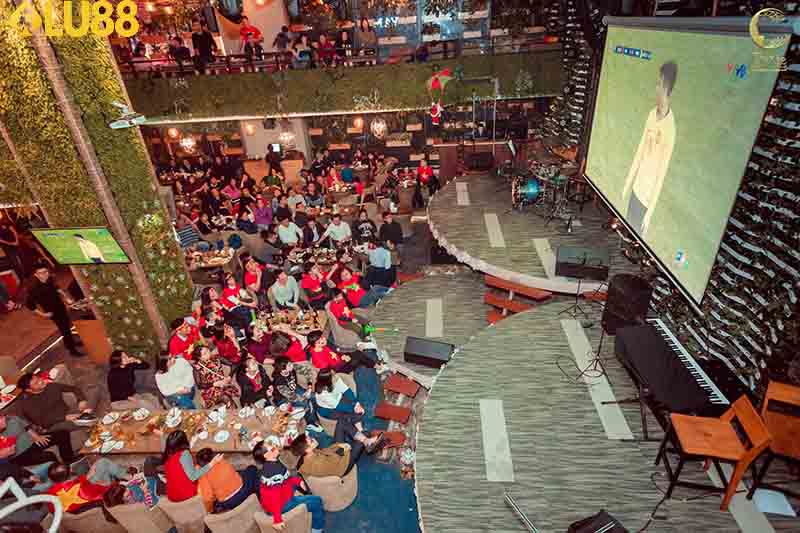 Góc Khán Đài Football Coffee & Live Music là sự kết hợp giữa bóng đá và âm nhạc